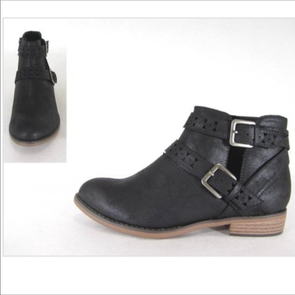 Such a cute new black bootie. - Picture 2 of 2